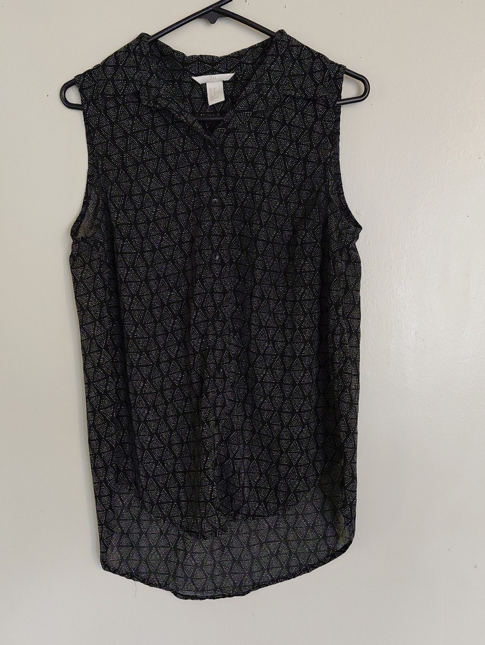H&M Women's Black Sleeveless Geometric Patter Button Down Blouse Size 4